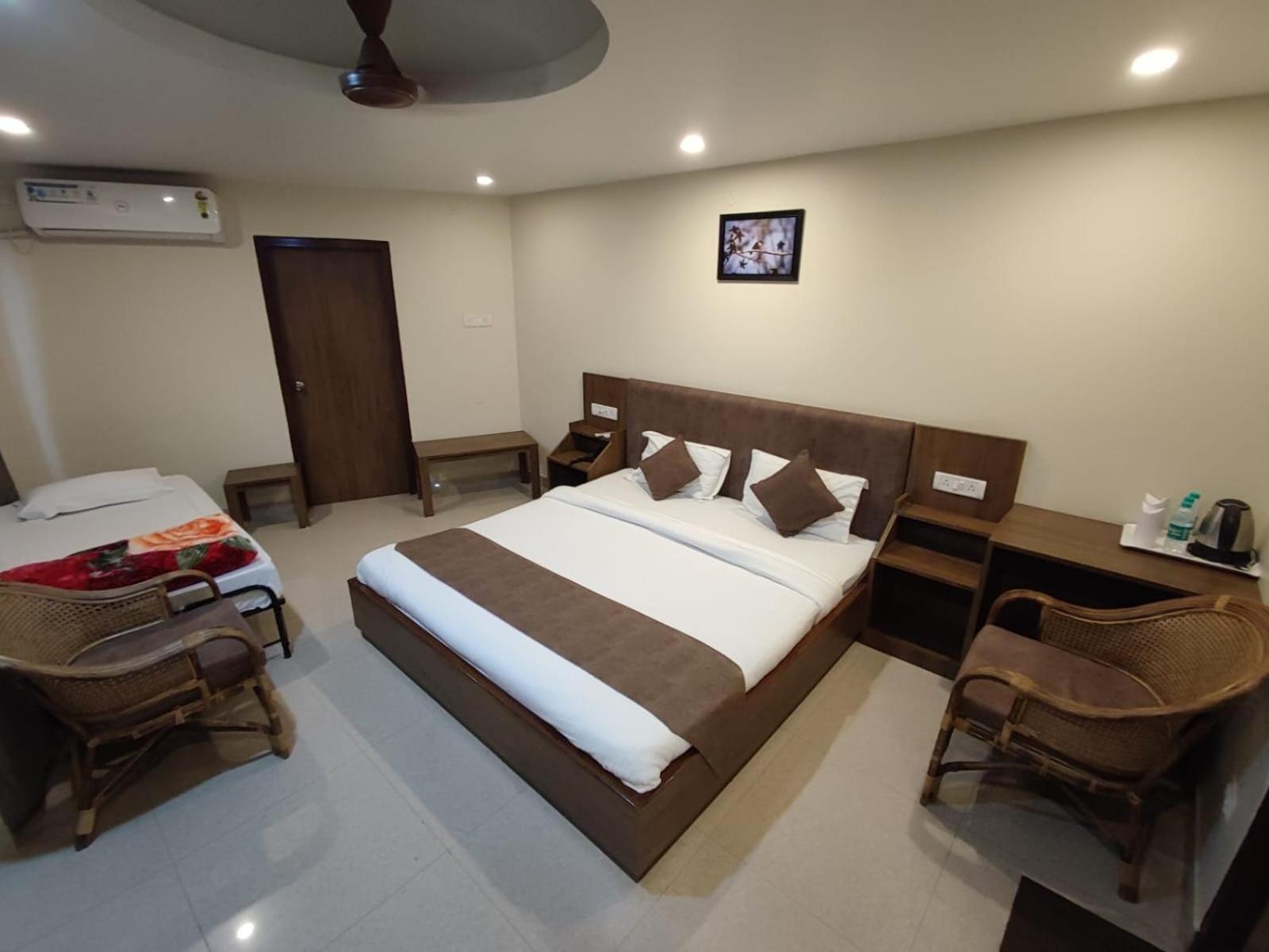 Swagatam Inn, 5 Minutes Walk From Guwahati Railway Station 외부 사진